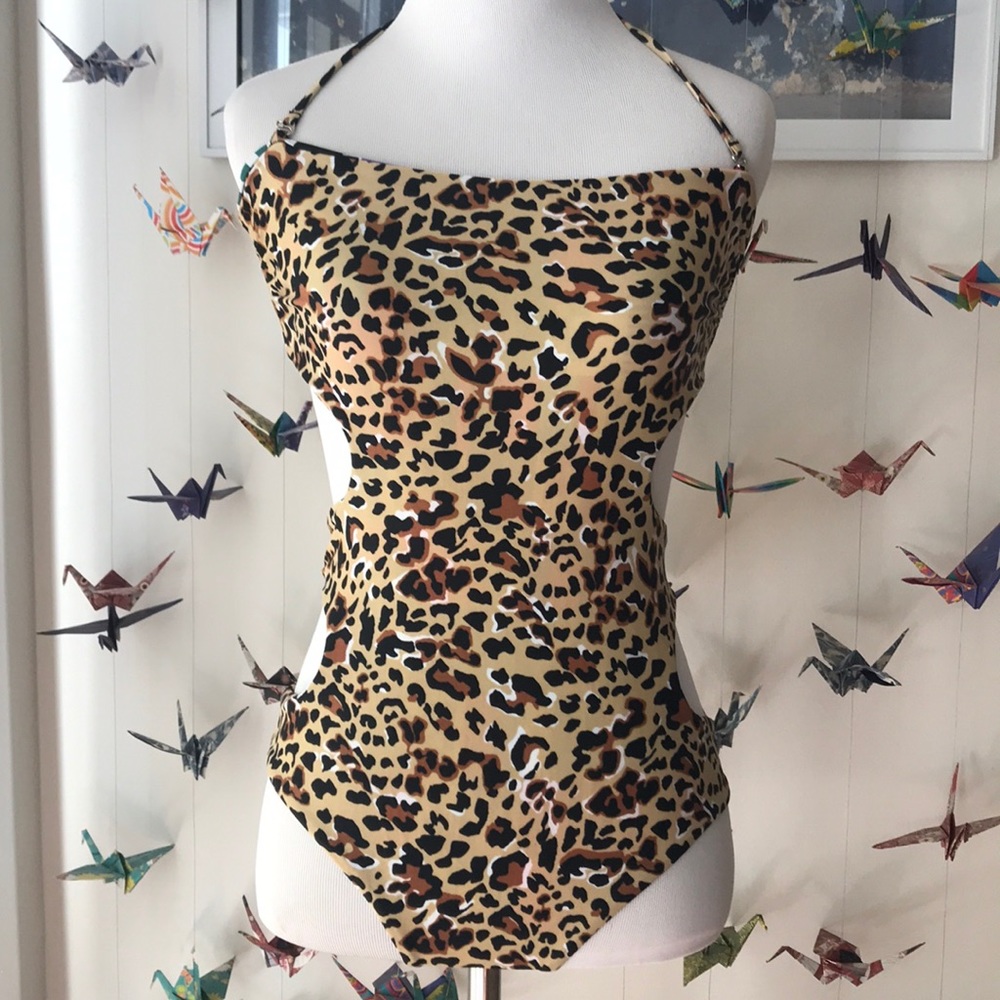 NWOT size XS cut out one piece bathing suit